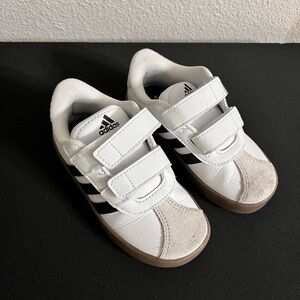 adidas White and Black Kids Low-Top Sneakers with Brown Gum Soles